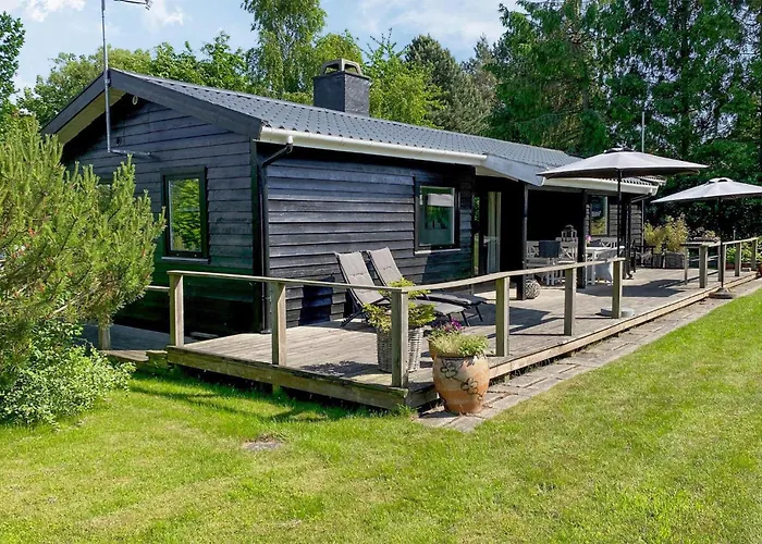 3 Bedroom Amazing In Tatil Evi Dronningmølle
